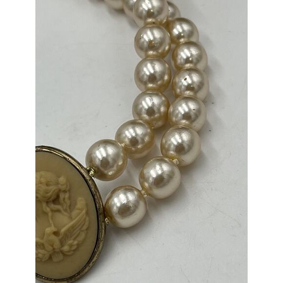 Extasia Signed Vintage Cream Faux Pearl Two Strand Yellow Shell Cameo Necklace - Picture 15 of 15